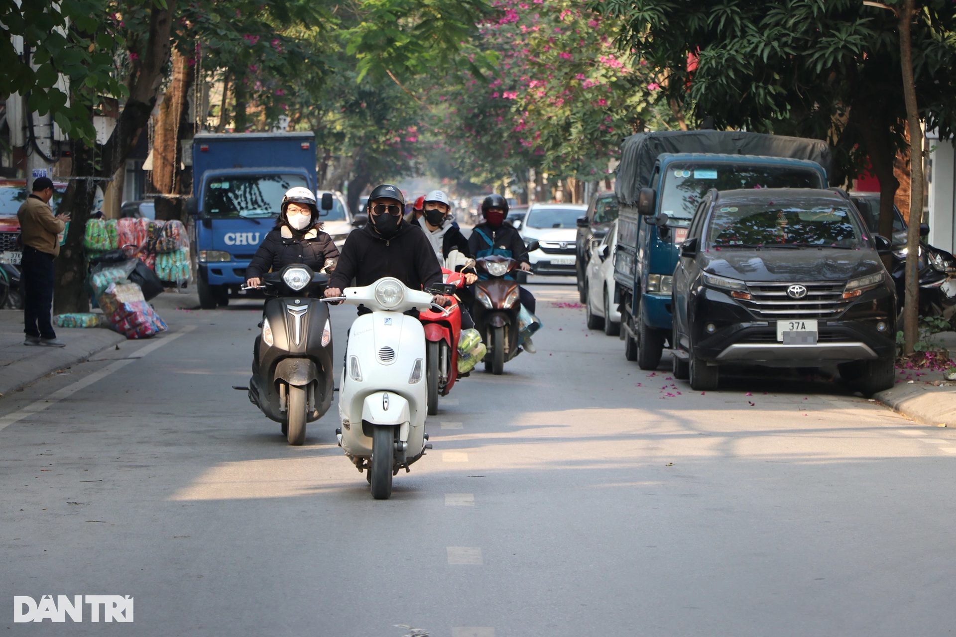 Nhiều người vi phạm giao thông trên đường phố Vinh dù mức phạt tăng nặng - 10 Nhiều người vi phạm giao thông trên đường phố Vinh dù mức phạt tăng nặng - 10