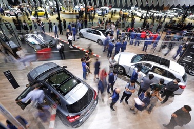 Triển lãm ô tô lớn nhất Trung Quốc tái khởi động trong bất an