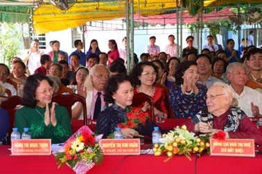 Mừng đại thọ phu nhân cố Tổng Bí thư Nguyễn Văn Linh