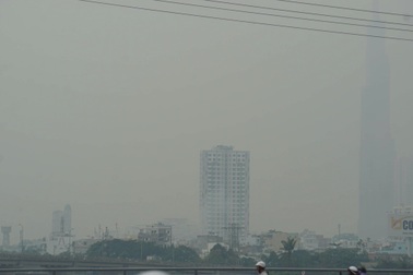 Vì sao bầu trời TPHCM ô nhiễm đến mịt mù?