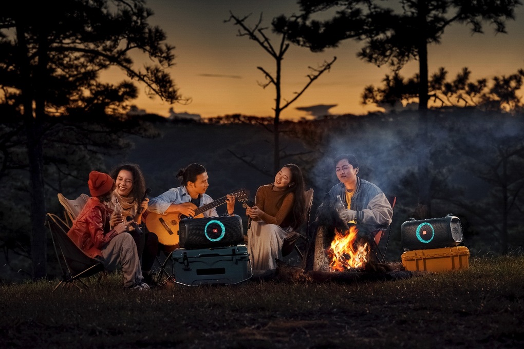 JBL PartyBox On-The-Go được săn đón cho mùa lễ 2/9 - 5 JBL PartyBox On-The-Go được săn đón cho mùa lễ 2/9 - 5