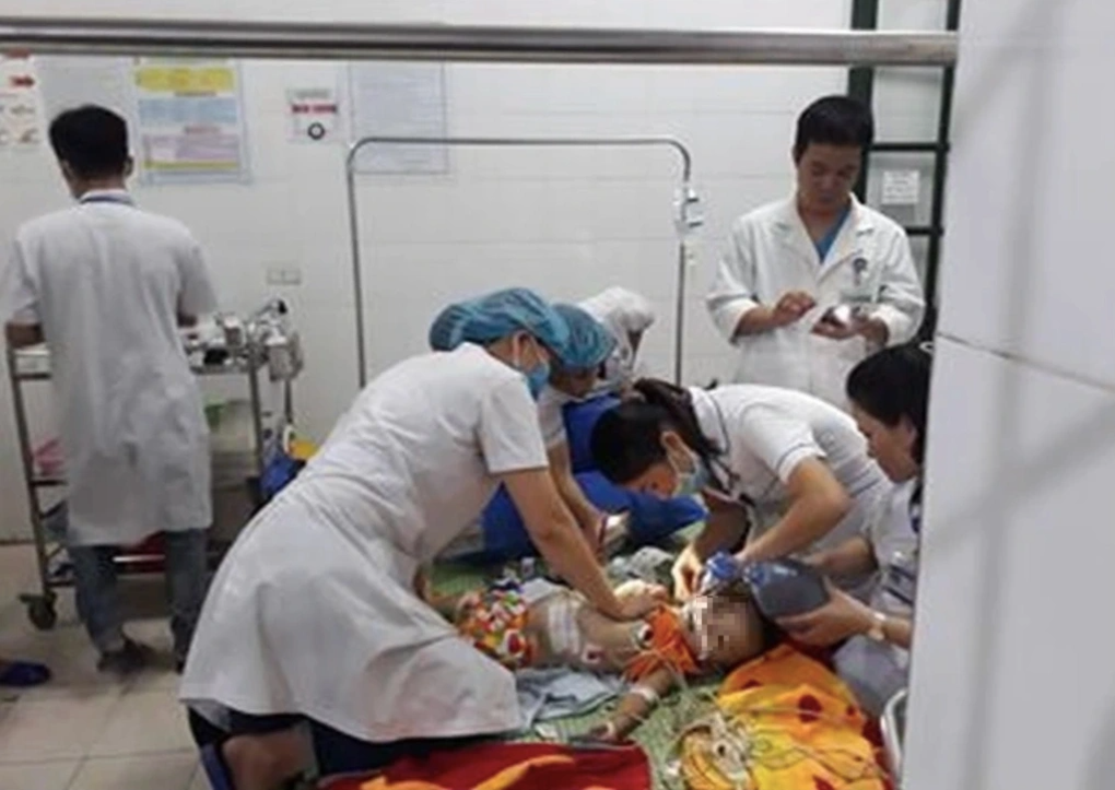 Tiếng thét đau đớn của trẻ nhỏ bị chó cắn chết - 3 Tiếng thét đau đớn của trẻ nhỏ bị chó cắn chết - 3