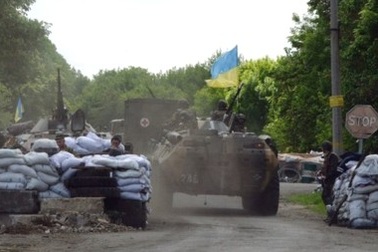 Quân đội Ukraine bị phục kích ở miền Đông, 8 người chết