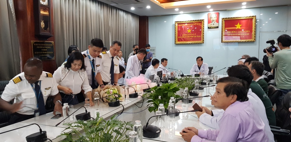 Phi công người Anh chính thức xuất viện - 2