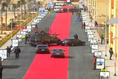 Ai Cập: Tranh cãi chuyện trải 4km thảm đỏ đón Tổng thống