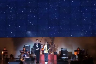 Quang Lê hát cùng Phương Mỹ Chi