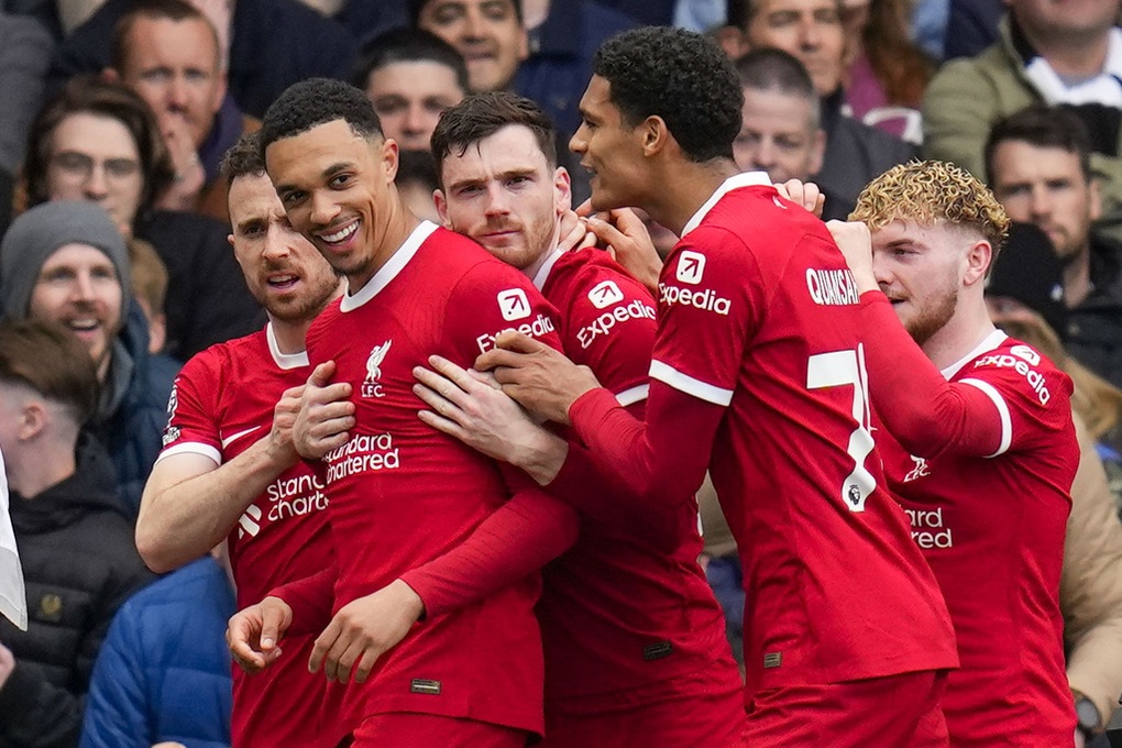 Liverpool tiếp tục bám đuổi ngôi đầu bảng của Arsenal - 1 Liverpool tiếp tục bám đuổi ngôi đầu bảng của Arsenal - 1