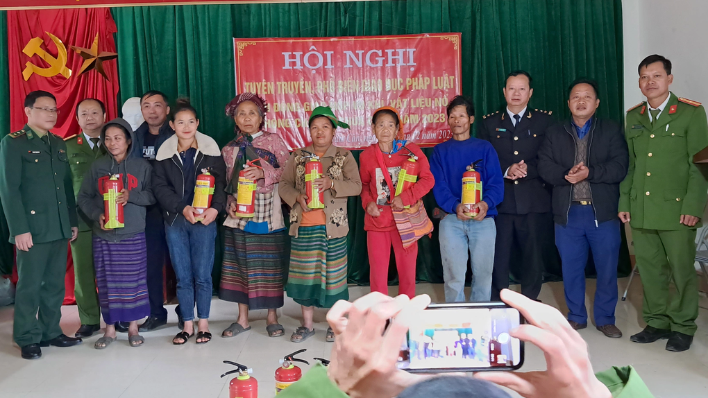 Tổ chức tuyên truyền, phổ biến pháp luật cho hàng nghìn người - 3 Tổ chức tuyên truyền, phổ biến pháp luật cho hàng nghìn người - 3