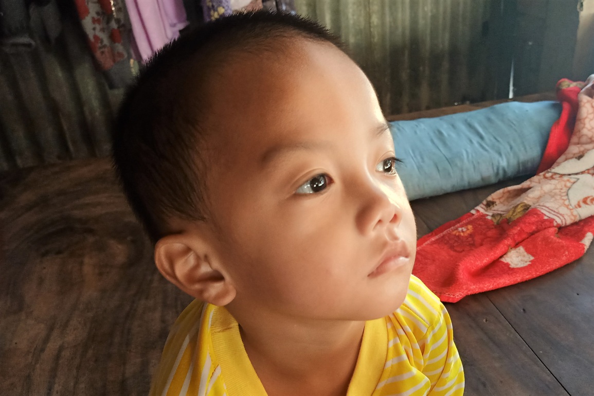 Cha bỏ đi, 2 con câm ở với mẹ khờ thiếu ăn, khát sữa, mong được chữa bệnh - 5 Cha bỏ đi, 2 con câm ở với mẹ khờ thiếu ăn, khát sữa, mong được chữa bệnh - 5