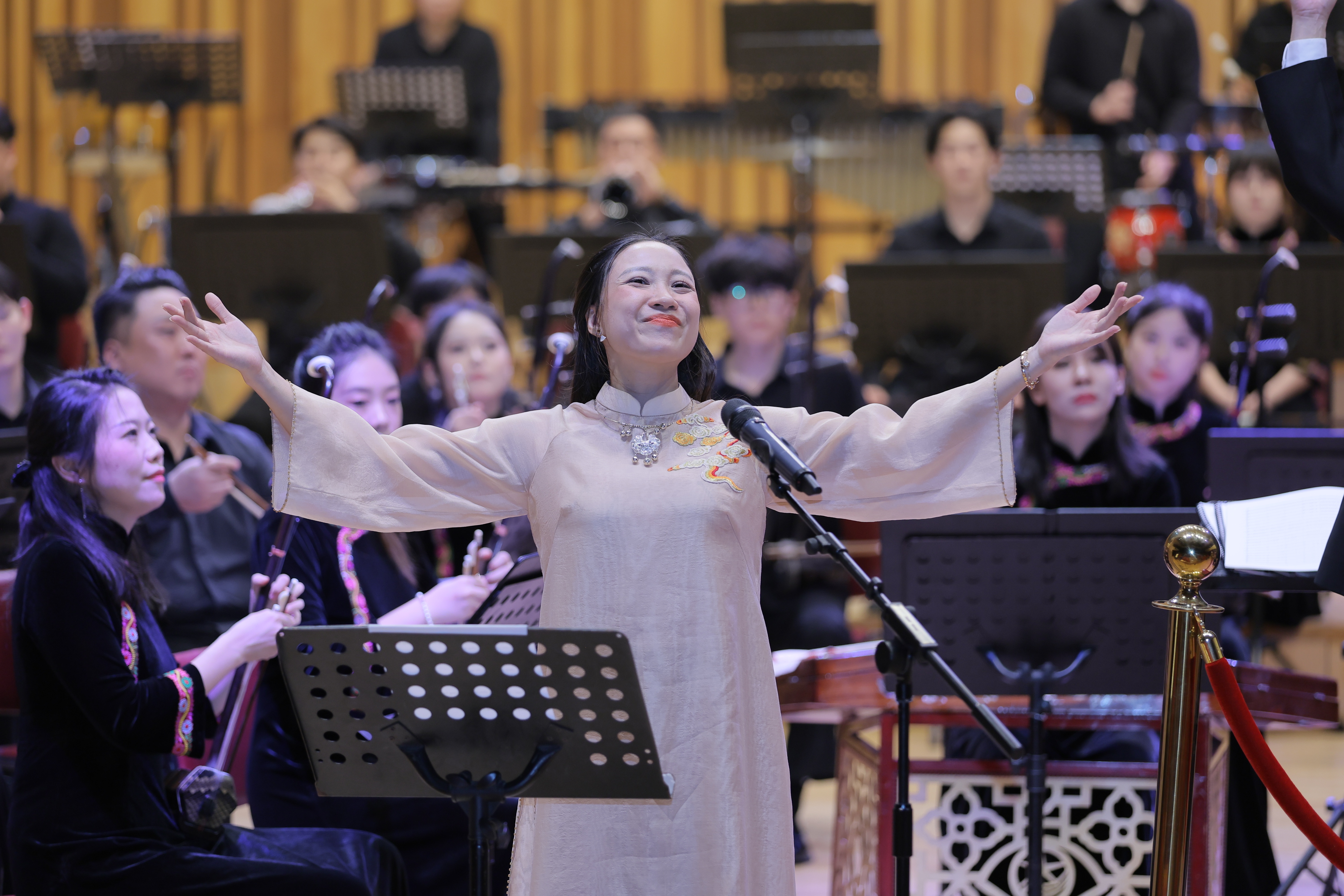 بہتے بادلوں کو نسلی میوزک ایکسچینج - 2 میں پیش کیا گیا۔ Bèo dạt mây trôi được biểu diễn tại giao lưu âm nhạc dân tộc - 2