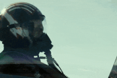 Tom Cruise trở lại bầu trời trong “Top Gun 2”