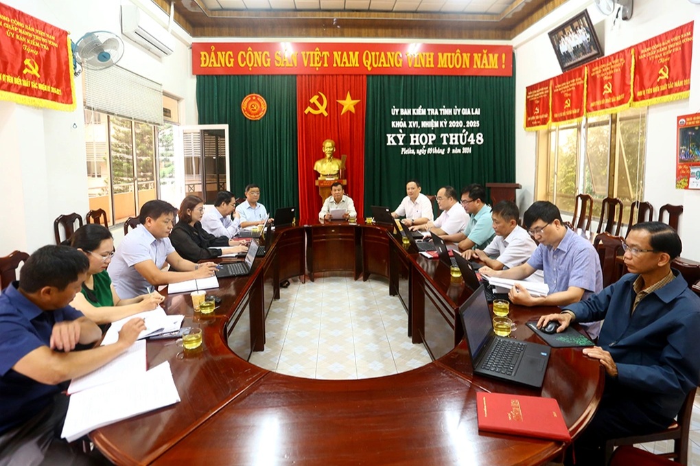 Kỷ luật phó giám đốc Sở Nội vụ tỉnh Gia Lai - 2 Kỷ luật phó giám đốc Sở Nội vụ tỉnh Gia Lai - 2