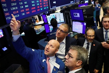 Chính trường Mỹ được xoa dịu, chỉ số Dow Jone lập kỷ lục mọi thời đại