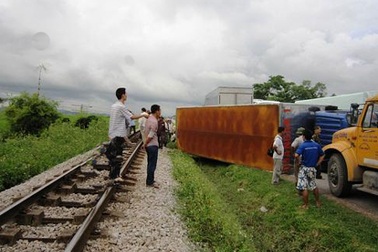 Hiểm họa rình rập trên tuyến đường sắt chạy qua Nghệ An