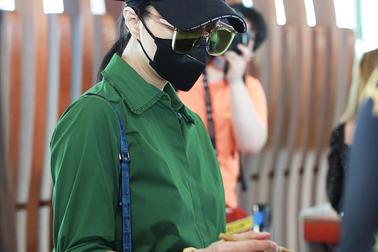 Phạm Băng Băng gây chú ý khi khoe nhẫn kim cương to bự