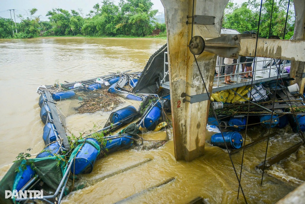 Bốn người mất tích, hàng nghìn nhà dân bị ngập trong trận lũ dị thường - 5 Bốn người mất tích, hàng nghìn nhà dân bị ngập trong trận lũ dị thường - 5
