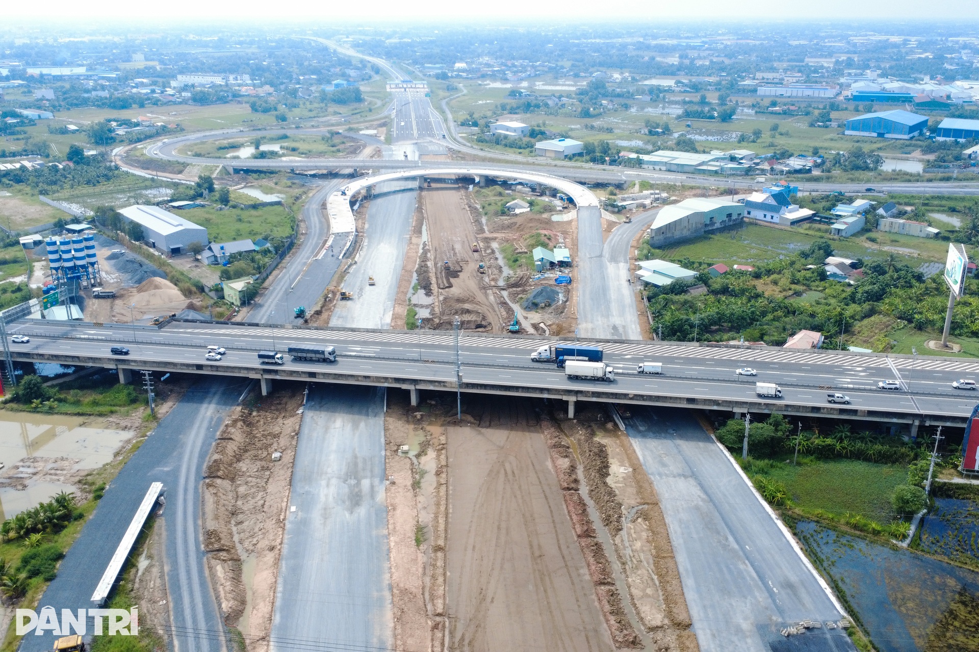 Vành đai 3 qua Tây Ninh tăng tốc thi công, nhiều hạng mục sắp về đích - 2 Vành đai 3 qua Tây Ninh tăng tốc thi công, nhiều hạng mục sắp về đích - 2