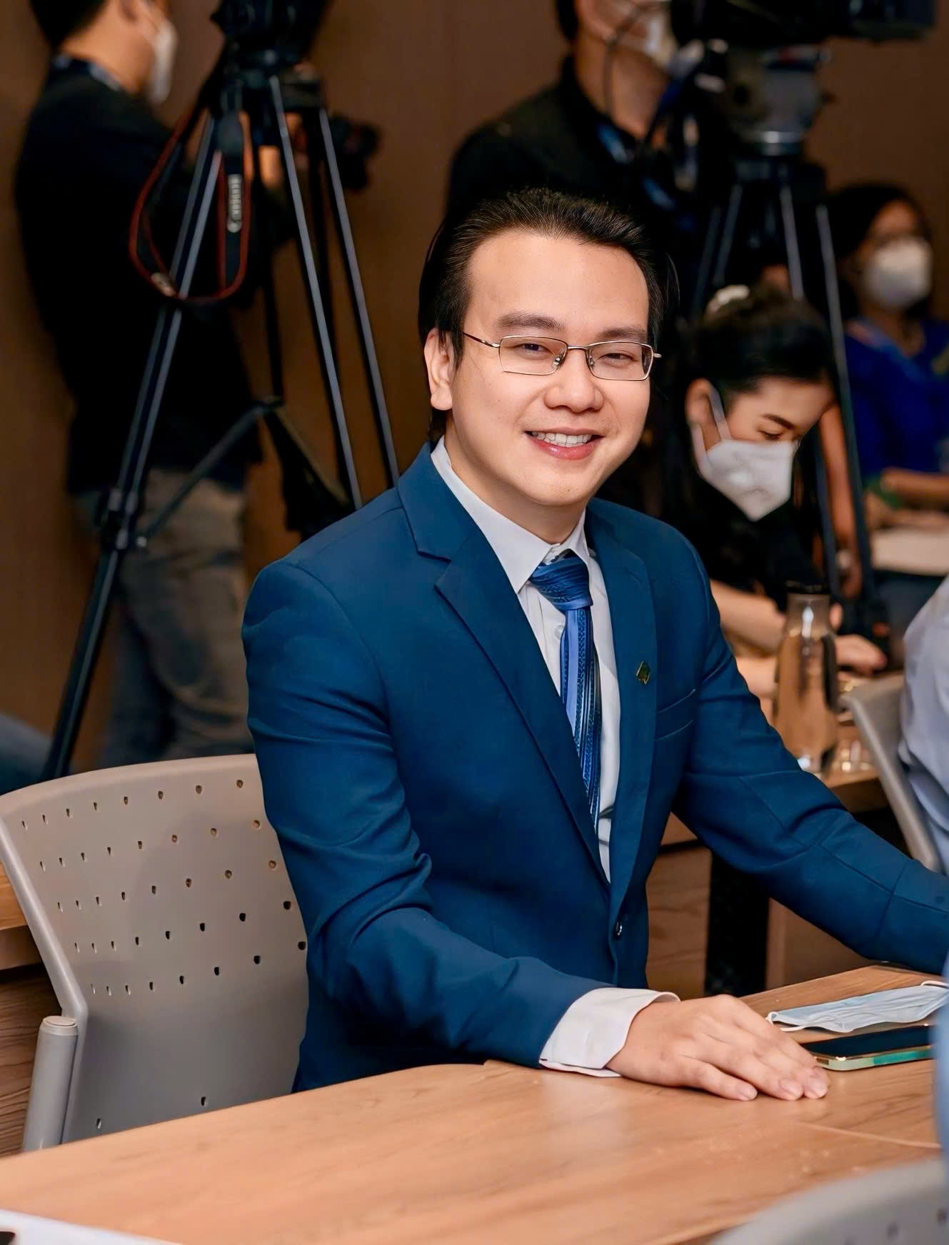 Belajar hidup di atas kanvas, siswa mudah terisolasi dan kehilangan diri mereka sendiri - 2 Học cách sống phông bạt, sinh viên dễ bị cô lập, đánh mất chính mình - 2