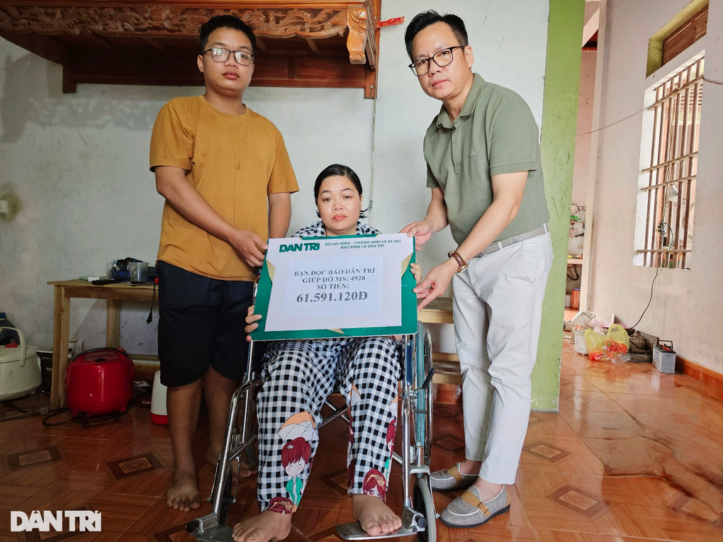 Hi vọng đến với cậu con trai 20 tuổi suy thận nén nỗi đau chăm mẹ bại liệt - 1 Hi vọng đến với cậu con trai 20 tuổi suy thận nén nỗi đau chăm mẹ bại liệt - 1