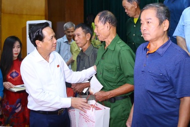 50 suất quà tặng người có công, người nghèo tại Thanh Hóa