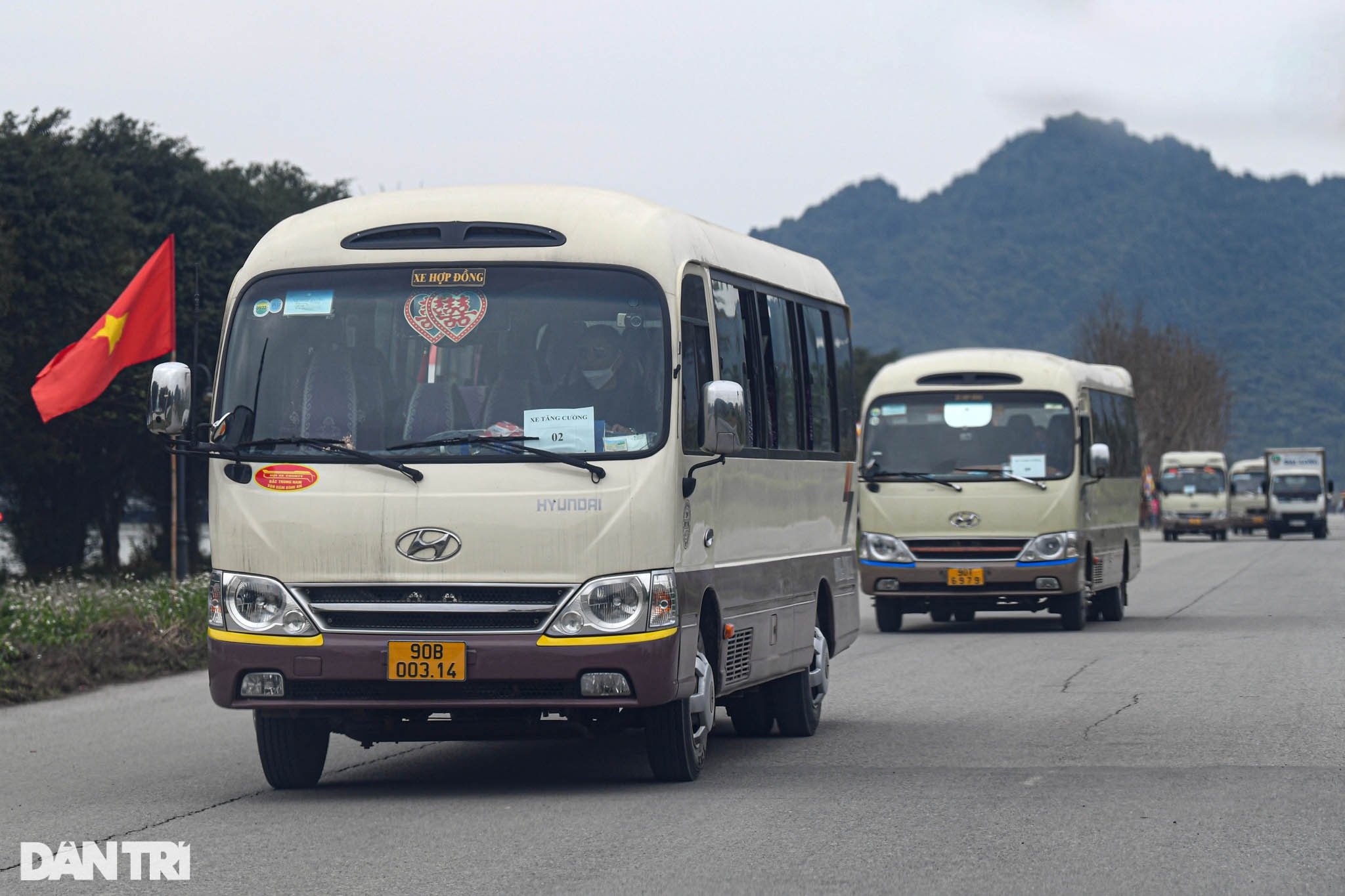 Người dân thảnh thơi vãn cảnh, bái lễ tại chùa Tam Chúc ngày đầu năm mới - 12 Người dân thảnh thơi vãn cảnh, bái lễ tại chùa Tam Chúc ngày đầu năm mới - 12