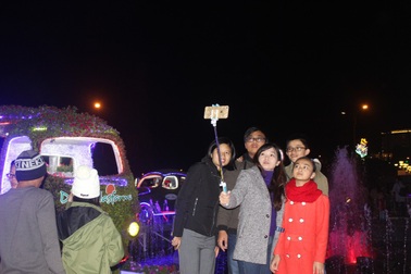 Du khách chen chân tại chợ Đà Lạt đêm giao thừa