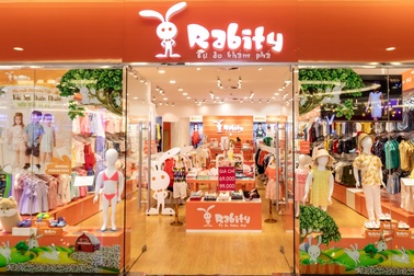 30.000 khẩu trang giá chỉ 9.000 đồng được Rabity Kids cung cấp mỗi ngày