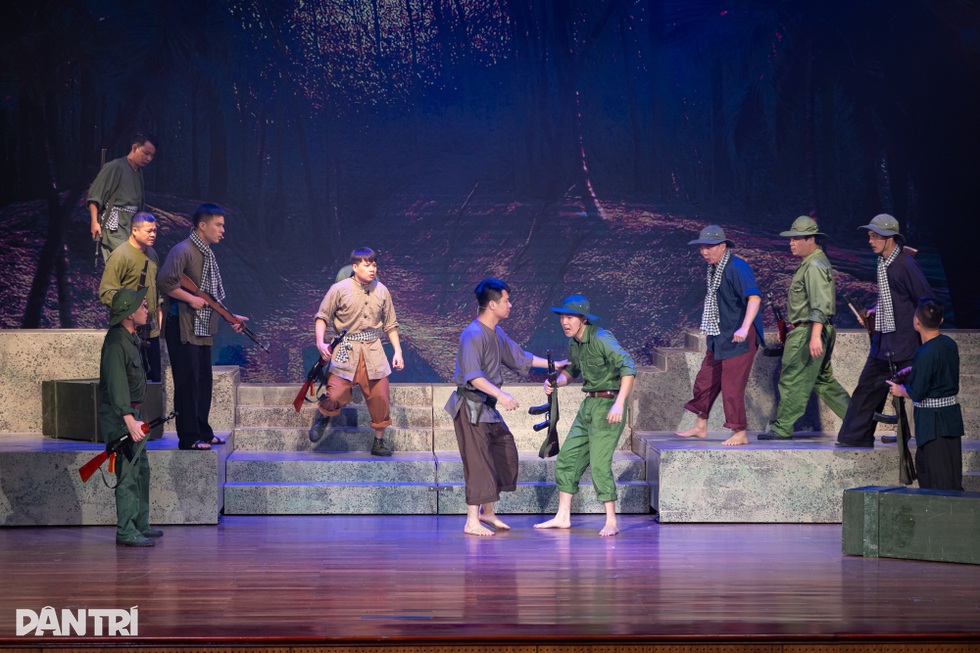 តារាកំប្លែង ទូ ឡុង៖ អតីតជាកម្មករសំណង់អាយុ៥២ឆ្នាំ ជា Idol របស់យុវវ័យ - 3