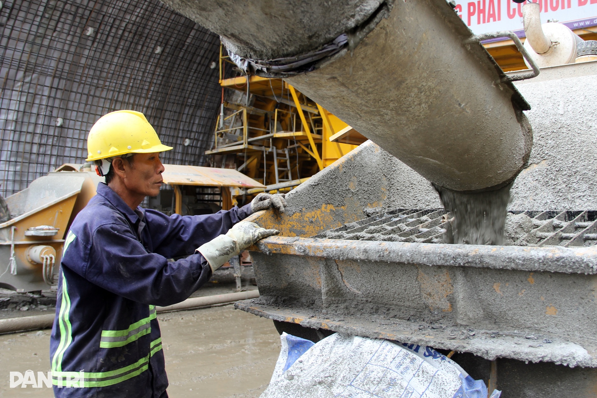 Cảnh thi công hầm duy nhất ở cao tốc Chí Thạnh - Vân Phong vào mùa mưa - 8 Cảnh thi công hầm duy nhất ở cao tốc Chí Thạnh - Vân Phong vào mùa mưa - 8