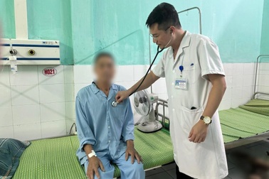 Người đàn ông đột ngột khó thở, nhồi máu cơ tim sau khi tắm