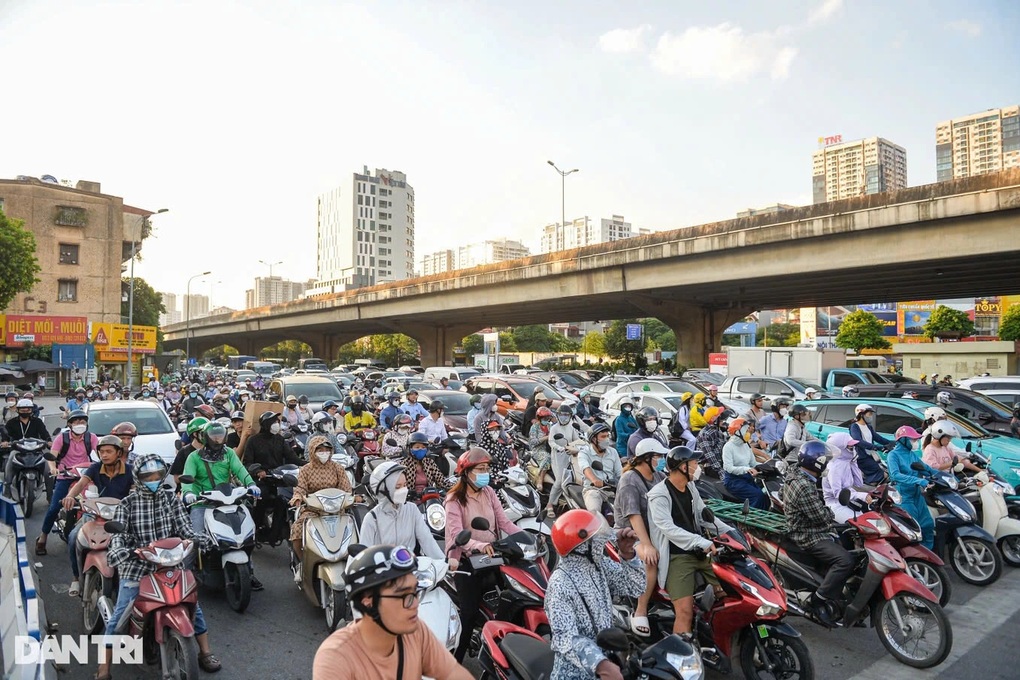 Chủ tịch Hà Nội nói về việc sắp cấm xe máy xăng tại nhiều khu vực - 1