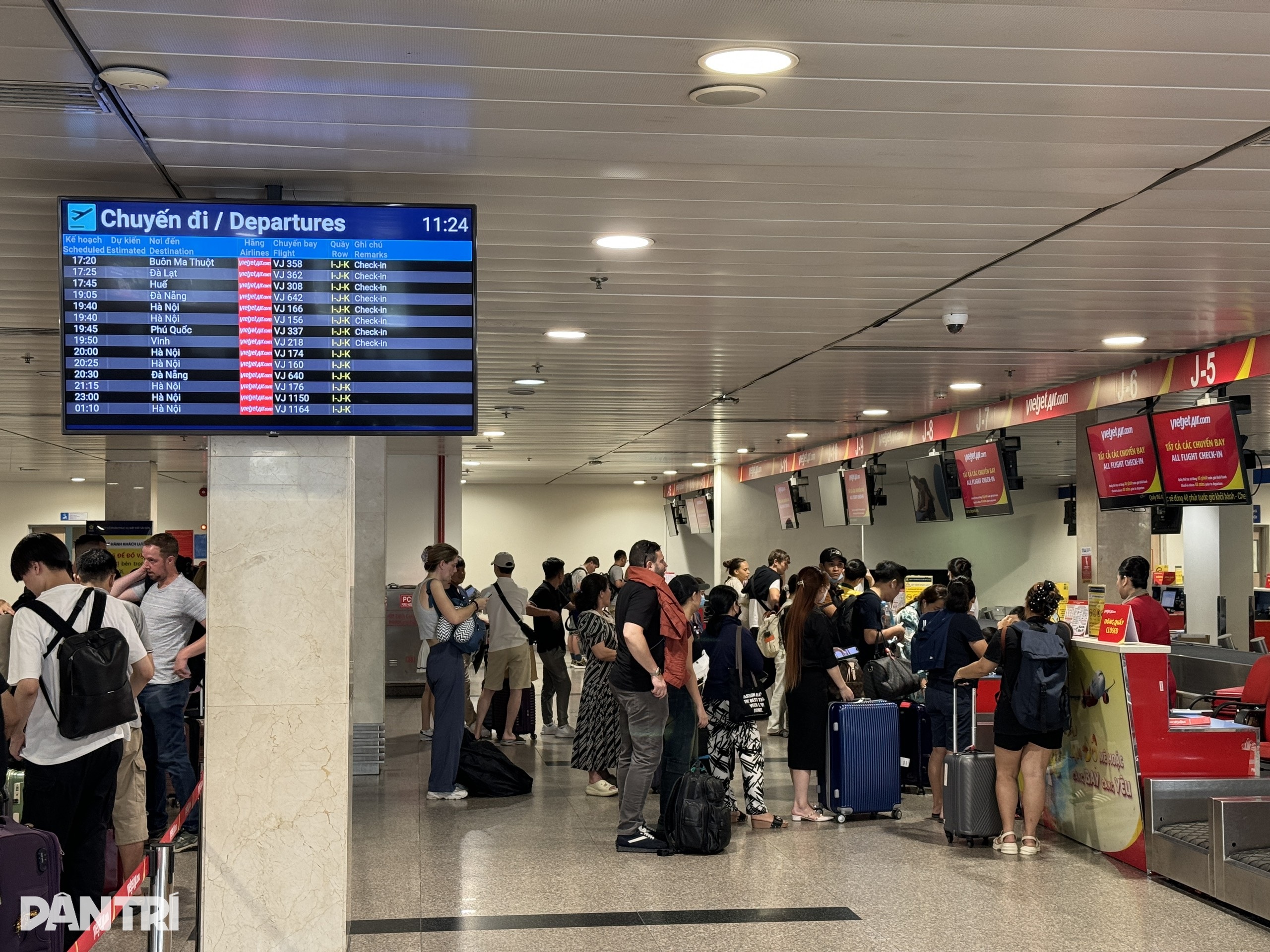 Sân bay Tân Sơn Nhất thưa thớt khách chưa từng thấy ngày cuối tuần - 2 Sân bay Tân Sơn Nhất thưa thớt khách chưa từng thấy ngày cuối tuần - 2
