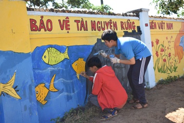 Học sinh đưa ước mơ, thông điệp cuộc sống lên các bức tường trong trường học