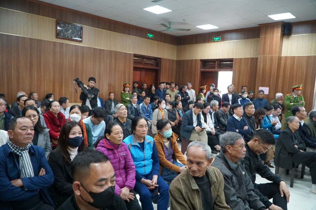 Hoãn phiên xét xử cựu Bí thư Trịnh Văn Chiến theo kiến nghị của một luật sư - 3 Hoãn phiên xét xử cựu Bí thư Trịnh Văn Chiến theo kiến nghị của một luật sư - 3