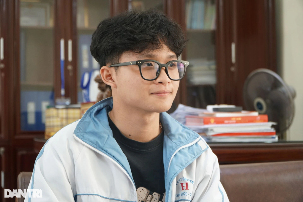 Nam sinh dành tặng giải quốc gia đến người cha liệt sĩ Trường Sa - 1 Nam sinh dành tặng giải quốc gia đến người cha liệt sĩ Trường Sa - 1