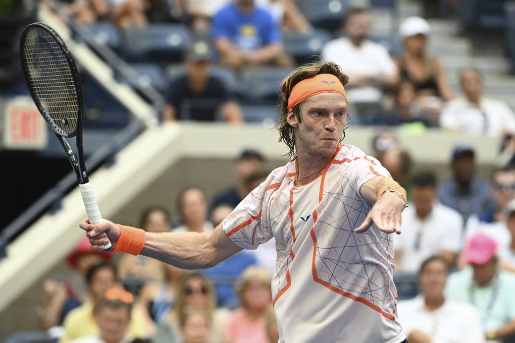 Medvedev phàn nàn về thời tiết, Rublev muốn học hỏi Djokovic - 2 Medvedev phàn nàn về thời tiết, Rublev muốn học hỏi Djokovic - 2