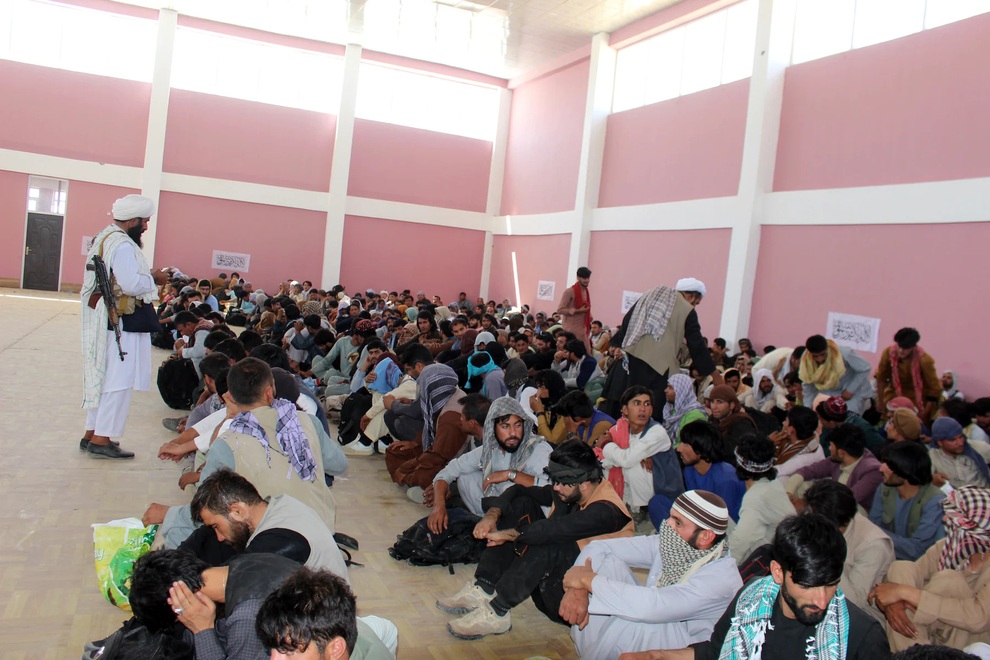 Afghanistan thất thủ trước đà tiến công của Taliban - 3 Afghanistan thất thủ trước đà tiến công của Taliban - 3
