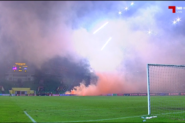 CĐV Malaysia đánh người tại Shah Alam khiến trận đấu bị hủy