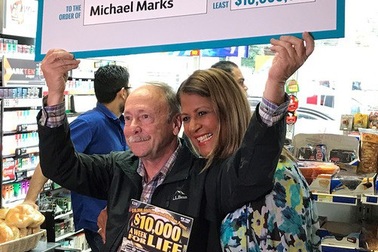 Ông lão chơi xổ số cả đời mới trúng độc đắc 233 tỷ đồng