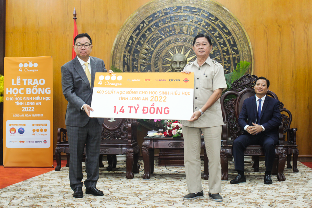 Công ty 4 Oranges trao 400 suất học bổng cho tỉnh Long An - 1 Công ty 4 Oranges trao 400 suất học bổng cho tỉnh Long An - 1