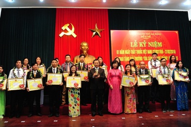 Đà Nẵng vinh danh 20 y, bác sĩ đạt giải thưởng “Toả sáng blouse trắng”