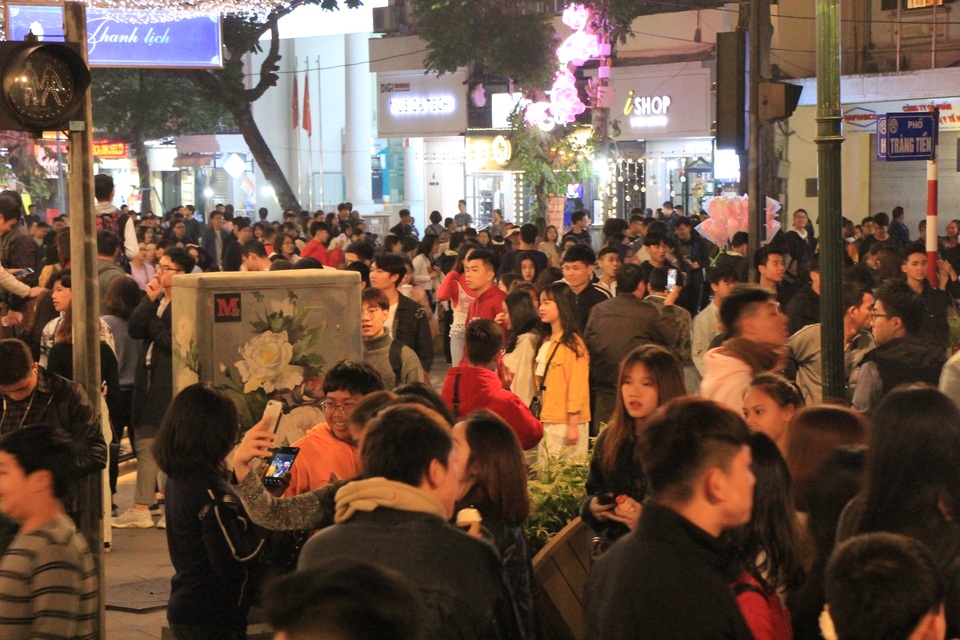Biển người hân hoan chào năm mới 2020 - 56 Biển người hân hoan chào năm mới 2020 - 56