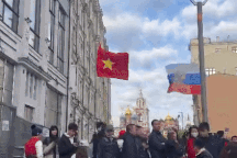 Người Việt dậy sớm, cho nhân viên nghỉ làm xem tập duyệt binh ở Nga