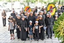 Vợ NSƯT Bùi Cường phải cấp cứu, vắng mặt trong tang lễ của chồng