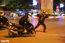 Hà Nội: Cảnh sát 141 hóa trang phát hiện 156 "quái xế" trong 5 ngày nghỉ lễ