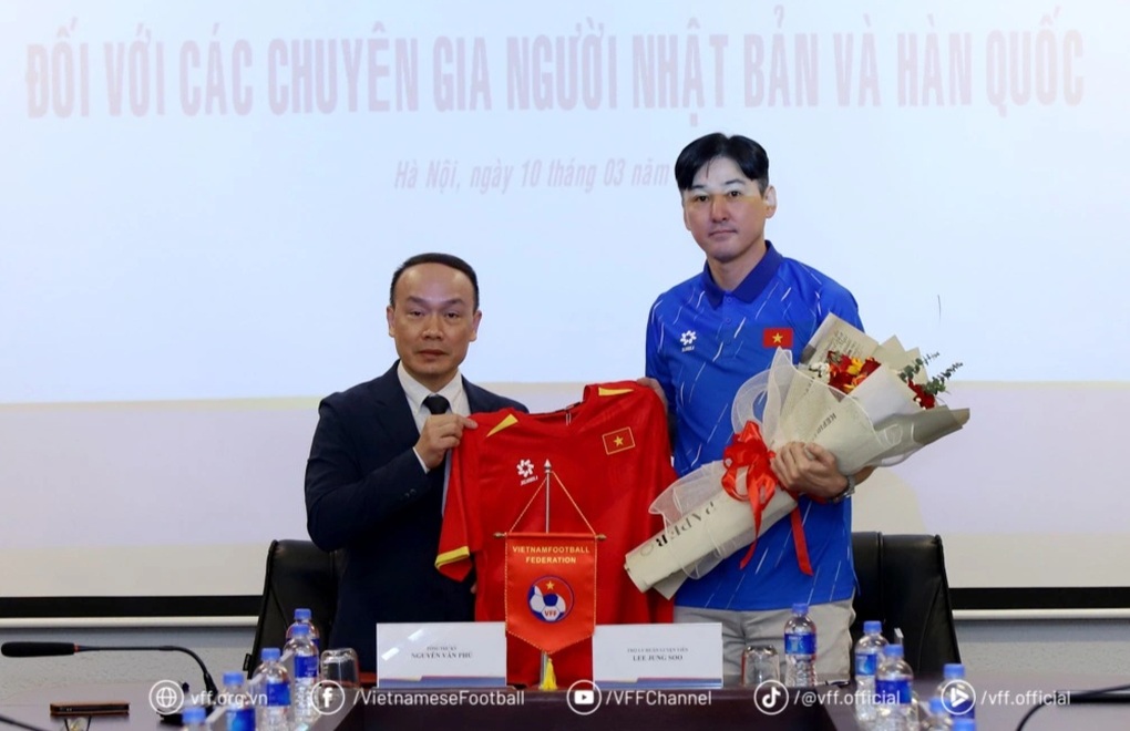 HLV Kim Sang Sik được bổ sung hai phó tướng người Hàn Quốc - 1 HLV Kim Sang Sik được bổ sung hai phó tướng người Hàn Quốc - 1