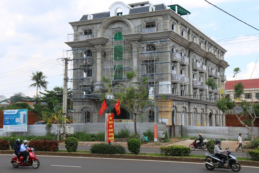Công trình chình ình giữa phố: Thanh tra nói sai, Sở Xây dựng bảo đúng - 2 Công trình chình ình giữa phố: Thanh tra nói sai, Sở Xây dựng bảo đúng - 2