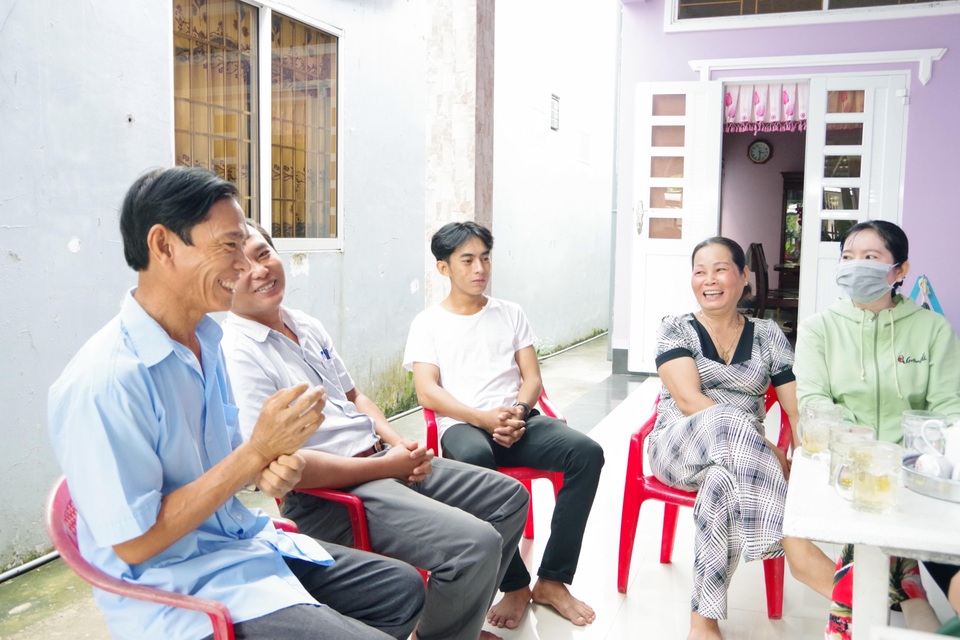 Có thu nhập khá ổn định, bạn trẻ vẫn hăng hái viết đơn tình nguyện nhập ngũ - 2 Có thu nhập khá ổn định, bạn trẻ vẫn hăng hái viết đơn tình nguyện nhập ngũ - 2