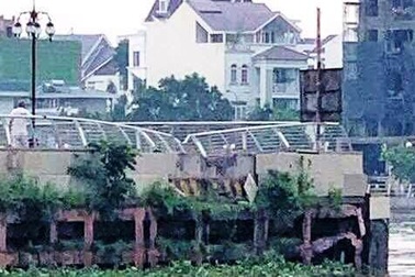 Vụ tàu container đâm cầu cảng trên sông Sài Gòn: Lỗi tại thời tiết?