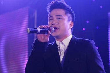 "The Voice" Hồng Dương “đốt cháy” mình cùng sinh viên trường Báo